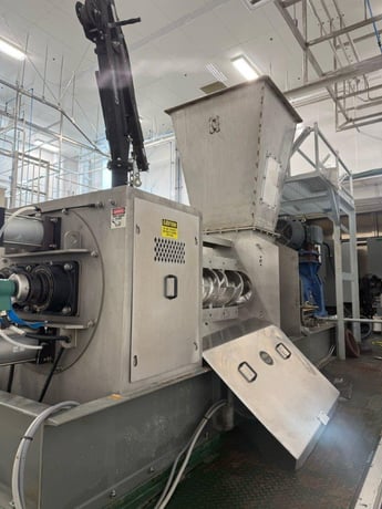 Vincent #TSP-12, Dewatering Screw Press, 64" long twin tapered screws, 20" x 24" feed hopper, 100 HP, 575 Volt - Image 3