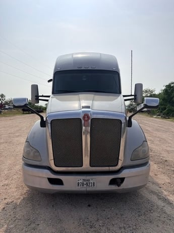Kenworth #T680, Sleeper Truck, Paccar Power, Aero Highway Tractor, 632,860 Miles, 2020 - Image 1