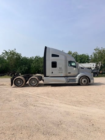 Kenworth #T680, Sleeper Truck, Paccar Power, Aero Highway Tractor, 632,860 Miles, 2020 - Image 2