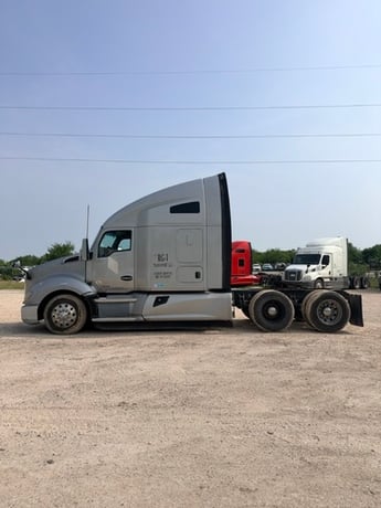 Kenworth #T680, Sleeper Truck, Paccar Power, Aero Highway Tractor, 632,860 Miles, 2020 - Image 3