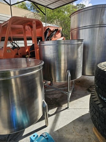 220 Gallon Tanks USA, SS304 Stainless Steel Blend Tank, Single Shell, Vertical, Sanitary, 2024 (2 available) - Image 3
