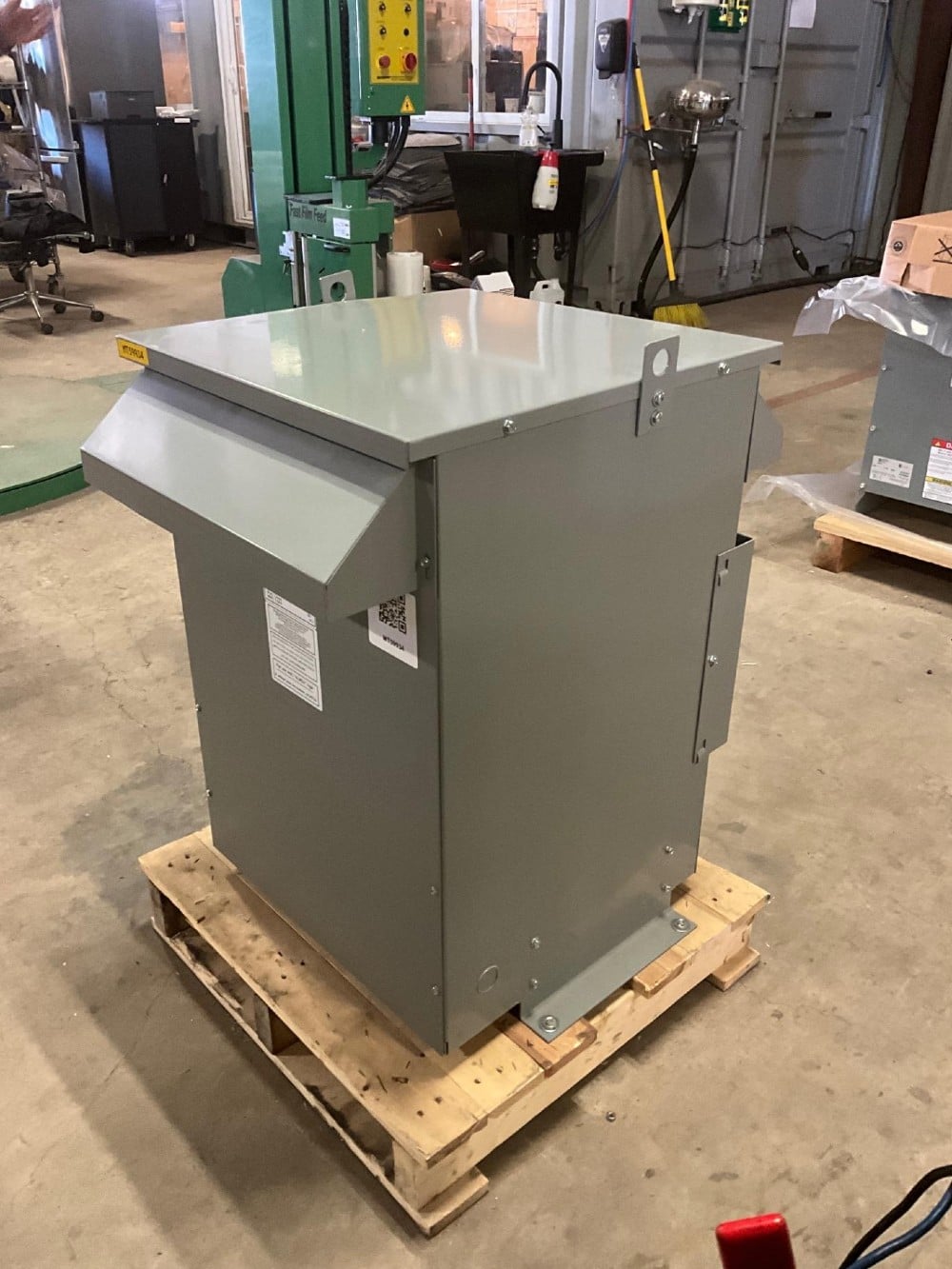 30 KVA 390 Delta Primary, 208Y/120 Secondary, 3 phase, Dry Type Step Up Transformer, New - Image 2