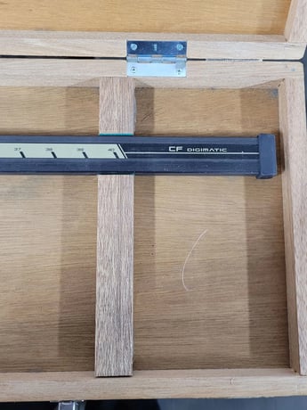 Mitutoyo #552-314-10, Digimatic Digital Caliper, 0-40" / 0-1000 mm, 0.002" Accuracy, Carbon Fiber - Image 4