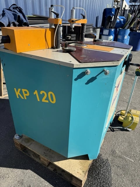 Yilmaz #KP-120, Corner Crimping Machine for Aluminum Windows, 5 ton, 5-1/8" max profile height, 2 hydraulic - Image 4