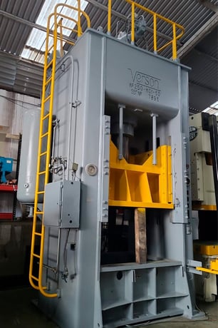 250 Ton, Verson #250-HD1-60, hydrauic press, 30" stroke, 60" x 60" table, 50 HP - Image 1