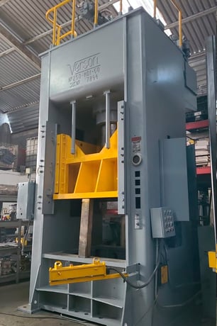 250 Ton, Verson #250-HD1-60, hydrauic press, 30" stroke, 60" x 60" table, 50 HP - Image 2