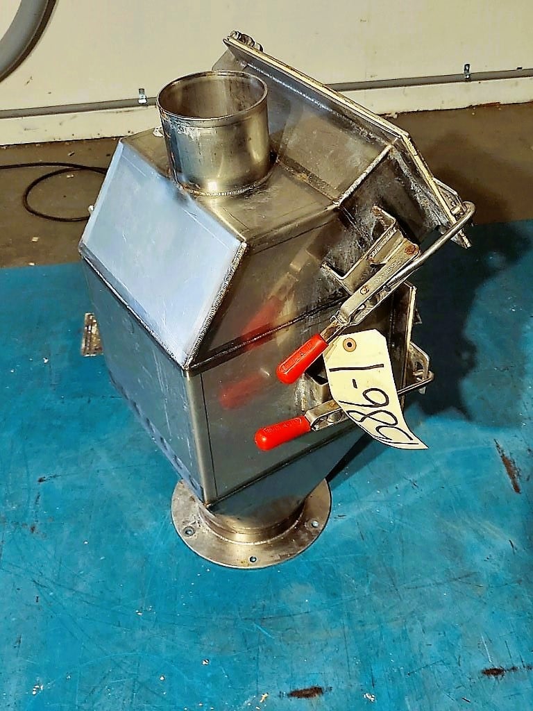 Lump catcher with cleanout port, Stainless construction, 4" OD inlet, 6" ID outlet, 9" OD outlet flange - Image 3