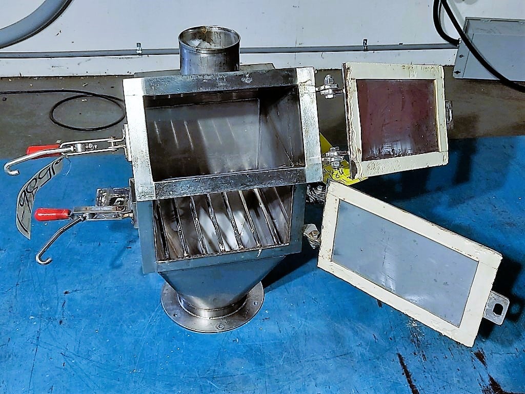 Lump catcher with cleanout port, Stainless construction, 4" OD inlet, 6" ID outlet, 9" OD outlet flange - Image 4