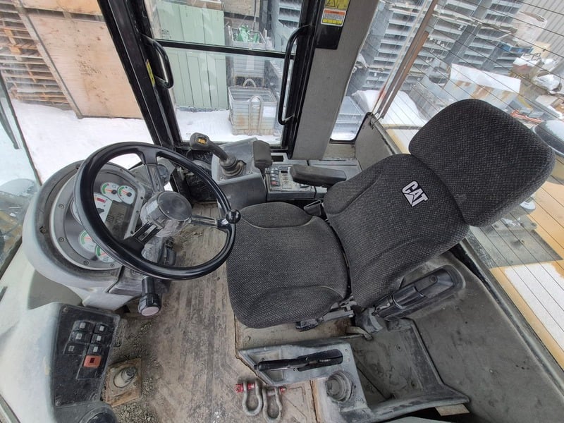 Caterpillar #930H, Wheel Loader, diesel, enclosed cab, 149 HP, 30,915 hours, 2010 - Image 6