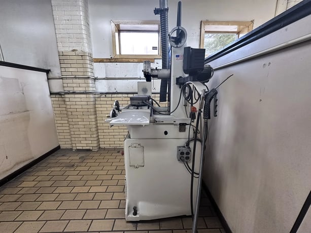 6" x 18" Harig #618, horizontal surface grinder, 8" x 1.25" x 1.25" wheel, 3450 RPM, 1 HP, Acu-Rite digital - Image 3