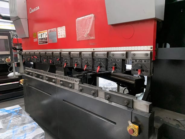 88 Ton, Amada #HS8025, CNC press brake, 8' overall, 83.5" between housing, 7.9" stroke, 18.5" open, 16.5" - Image 4