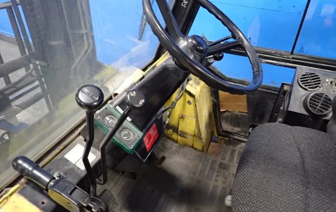 14950 lb. Hyster #H155XL2, Diesel Forklift, Enclosed Cab, 173.2" Mast, 60" x 6" Forks, 2005 - Image 6