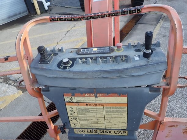 500 lb. JLG #660SJ, Telescopic Boom Lift, 66' Max platform Height, 56.75' Reach, 881 hours, 2003 - Image 3