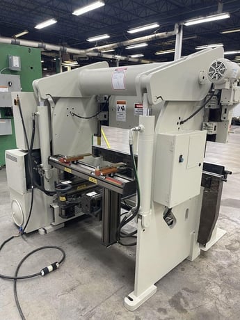 60 Ton, Accurpress #7606, CNC press brake, 6' overall, 54.5" between housing, 8" stroke, 10 HP, ETS 3000 - Image 7