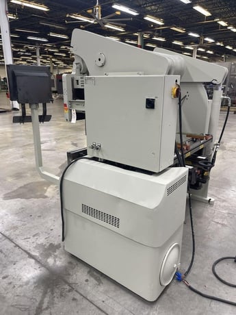 60 Ton, Accurpress #7606, CNC press brake, 6' overall, 54.5" between housing, 8" stroke, 10 HP, ETS 3000 - Image 9