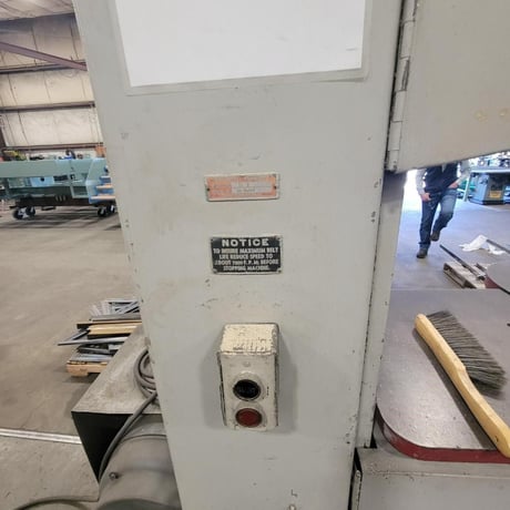 DoAll #36-R, vertical bandsaw, 19' 1" x .75" blade, 36" wheel, 7.5 HP, 1951 - Image 7