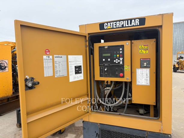 60 KW Caterpillar #D60, diesel generator set, 480 Volts, C4.4 engine, enclosure w/ base fuel tank, 2008 - Image 8