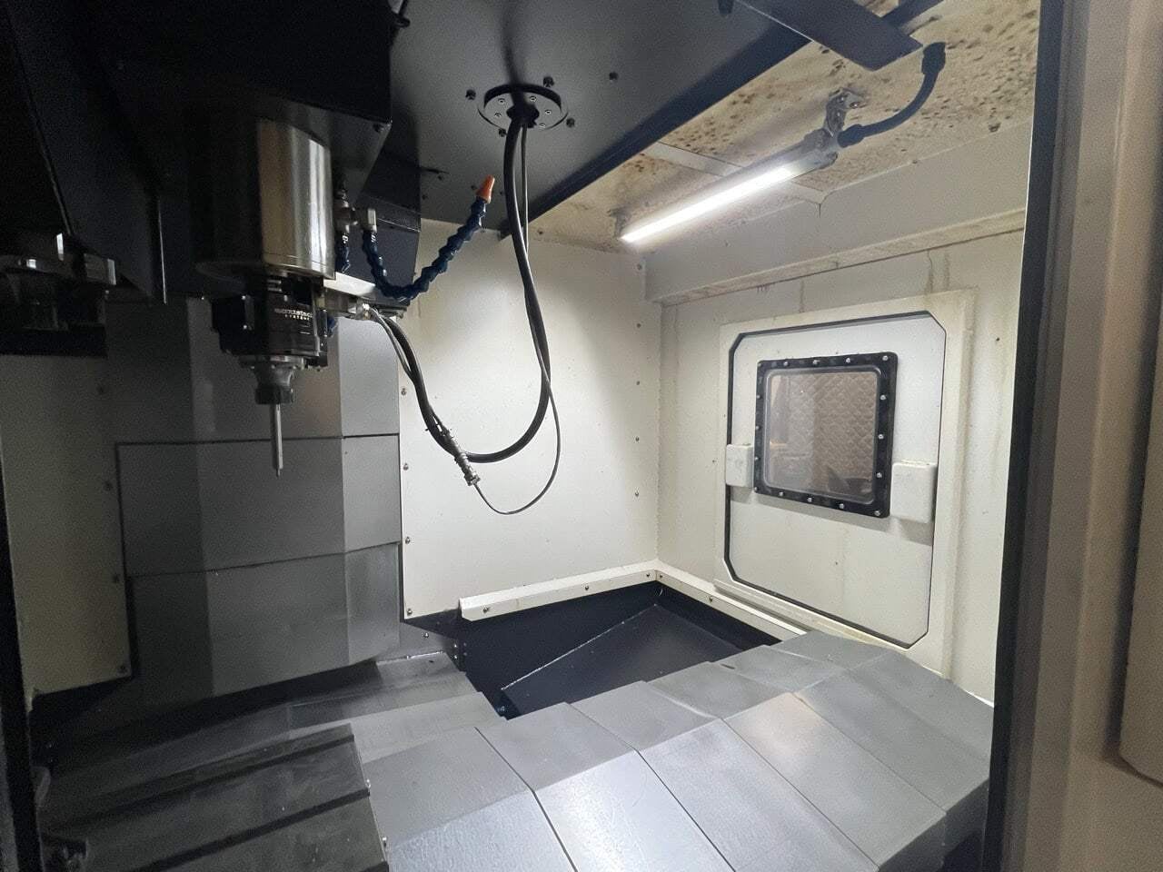 Hyundai Wia #F400, 3-Axis Vertical Machining Center, 31.5" X, 18.1" Y, 20.4" Z, 27 HP, 12,000 RPM, 24 - Image 7