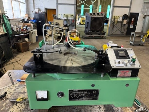 20" Lapmaster, open face, bench model, several plates available extra, timer, 3 rings (7-1/2" ID), pump - Image 1