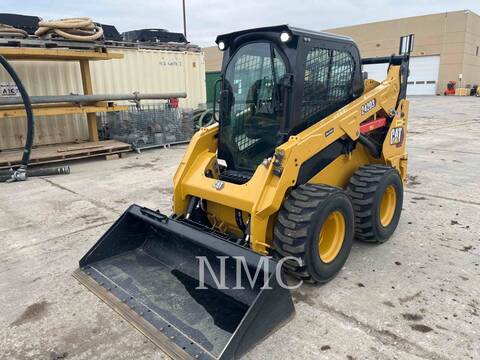 Cat 242D3, Skid Steer Loader, 155 hours, S/N: T8A01224, 2025 - Image 1