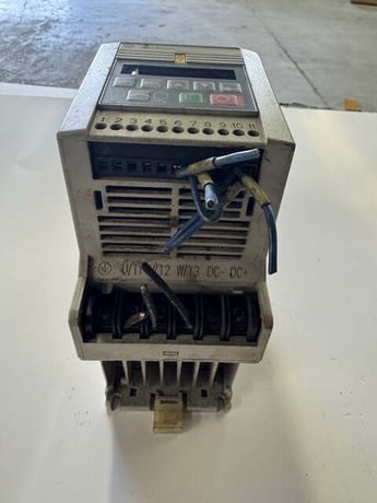 Allen-Bradley Variable Speed Drive 160-BA02NSF1 380-460V 3-Phase - Image 2