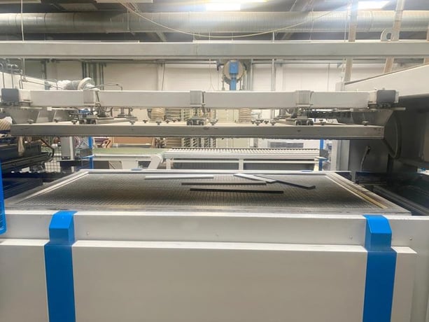 Wemhoner #Basic-1000-Plus, membrane press with pin sy, storage/unwind stand, 2005 - Image 6