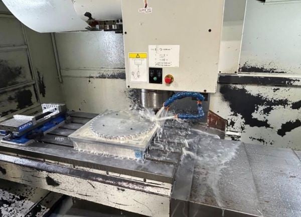 Hurco #VMX42, Vertical Machining Center, 42" X, 24" Y, 24" Z, 10000 RPM, 24 automatic tool changer, 2004 - Image 5