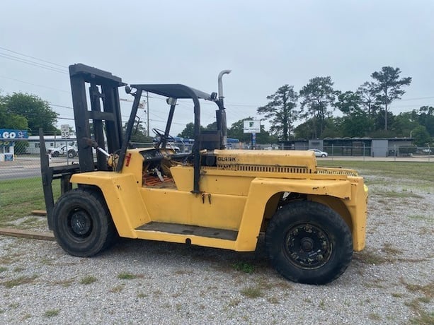 25000 lb. Clark, forklift, pneumatic tire, 8' forks - Image 3