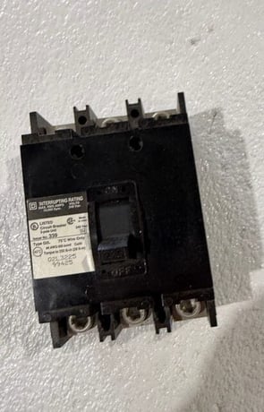 225 Amps, Square D #Q2L3225, Molded Case Circuit Breaker, 3-pole, 240 Volt, 3PH - Image 1