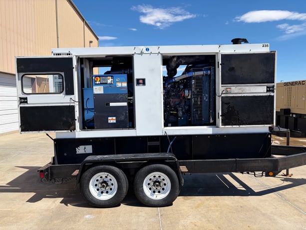 194 KW SDMO, diesel generator, trailer/enclosed, 120/208 Volts, 12298 hours - Image 3
