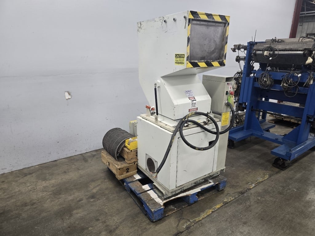 12" x 16" Whitaker/Granutec #TFG-1216, plastic granulator, 5-knife open rotor, 3/8" screen, 25 HP, 460/3/60 - Image 2