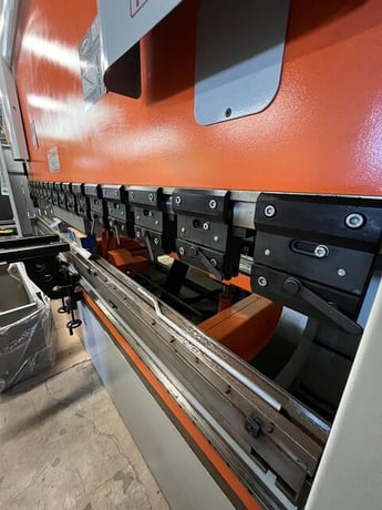 149 Ton, Ermaksan #Power-Bend-Falcon, CNC Hydraulic Press Brake, 122" bending length, 102.4" between - Image 10