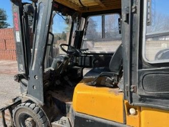 2000 lb. TCM #2K, pneumatic tire forklift, LPG/gasoline, 118" mast, 9940 hours, 2002, 108444 - Image 5