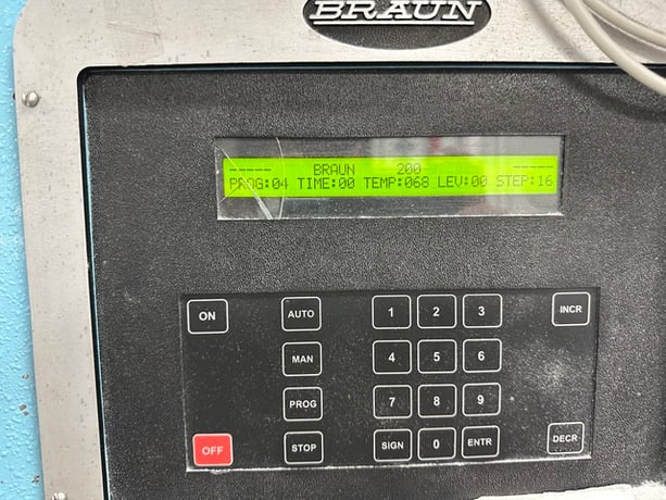230 Lb. Braun #200NTSP-2, Washer Extractor, 2-pocket, steam injection, 621 extract RPM, 480 Volt, 2002 - Image 8