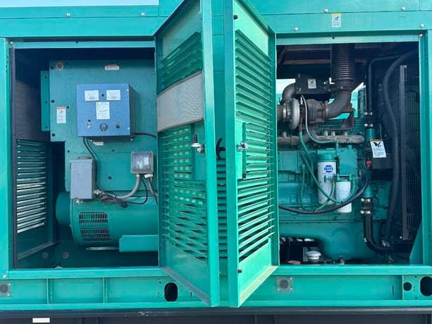 250 KW Cummins #DQDAA, diesel generator set, 277/480 Volts, 85 hours, 464 HP @ 1800 RPM, QSL9-G7 engine, EPA - Image 4