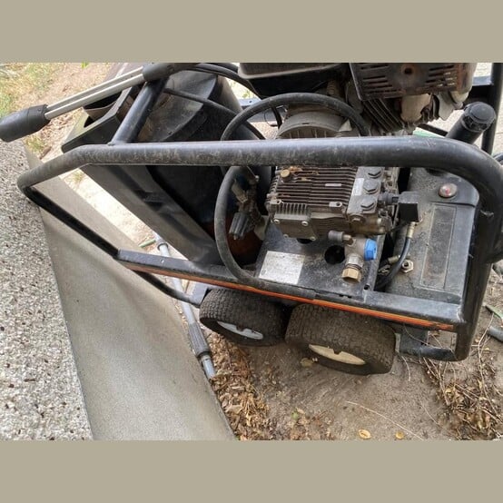 Mi-T-M #HSP-3504-3MGH, Hot Water Pressure Washer, 3500 PSI, 3.3 GPM, Honda GX390 389cc Engine - Image 8