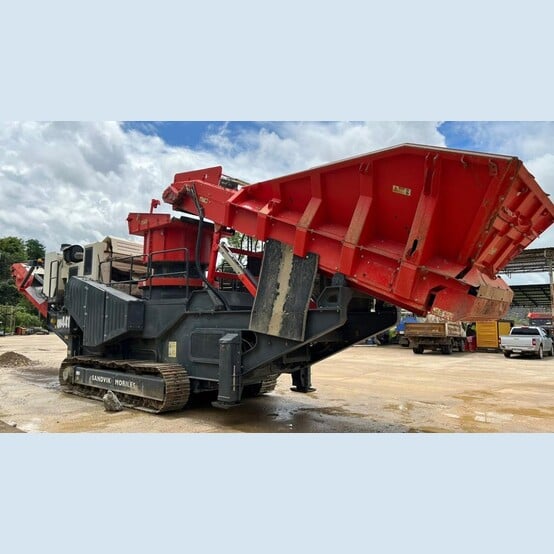 Sandvik #QH441, Mobile Cone Crusher, 8,000 Machine Hrs, 9,985 Engine Hrs, 2016 - Image 2