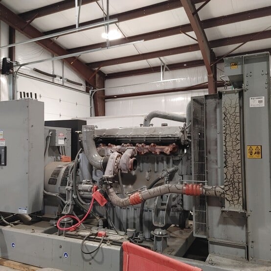 250 KW MTU #DS250, Diesel Generator, 120/208 Volt, 418 HP MTU engine, 1800 RPM, 1000 amp Square D main - Image 4