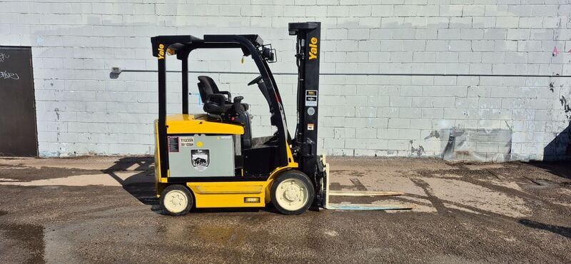 4500 lb. Yale #ERCO45VGN36TE088, forklift, baqttery poweredr, 36 V., 3 stage, side shift, auxiliary - Image 4