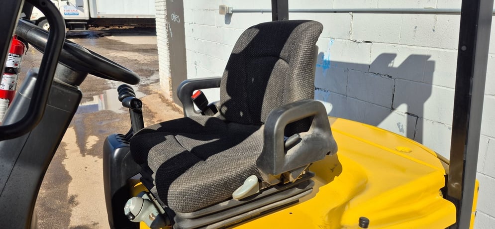 4500 lb. Yale #ERCO45VGN36TE088, forklift, baqttery poweredr, 36 V., 3 stage, side shift, auxiliary - Image 8