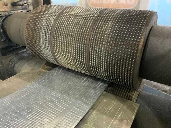 Yoder #M2, rollformer head & outboard, 2' shaft diameter, 20" roll space, 2 HP, dimpling rolls on machine - Image 2