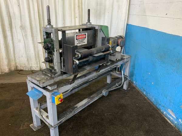 Yoder #M2, rollformer head & outboard, 2' shaft diameter, 20" roll space, 2 HP, dimpling rolls on machine - Image 3