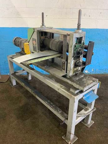 Yoder #M2, rollformer head & outboard, 2' shaft diameter, 20" roll space, 2 HP, dimpling rolls on machine - Image 8