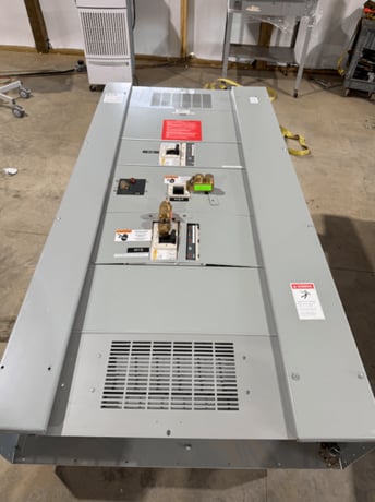 600 Amp. Eaton, Pow-R-Line PRL4, Panelboard, 480Y/277 Volts, 3PH, 4-wire, (3) 600 amp breakers, 2013 - Image 1