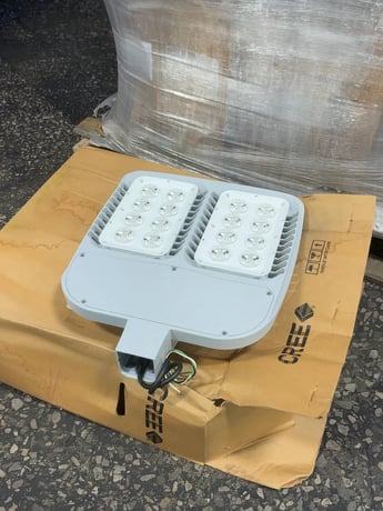Cree Lighting #OSW-A-NM-60D-T-40K-UL-SV, LED lighting fixture, 120-277 Volts - Image 4