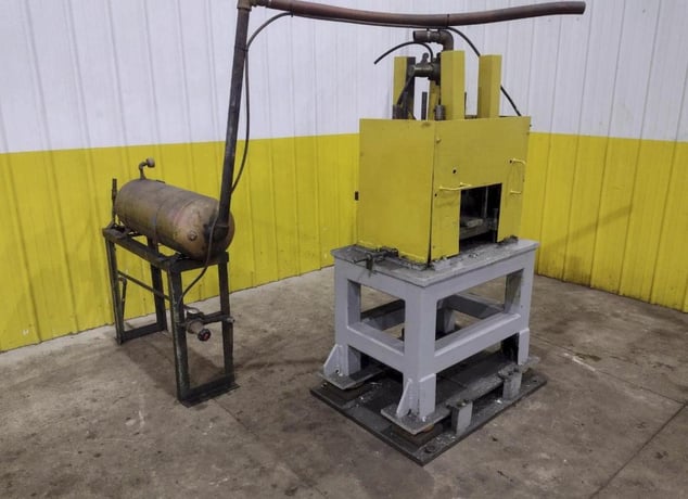 7 Ton, Ardcor, pneumatic 4-post cut-off press - Image 2