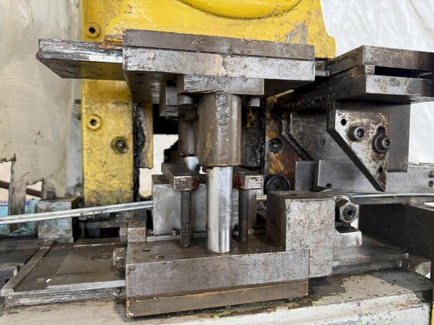 25 Ton, Yoder #P-25, open throat cut-off press - Image 5