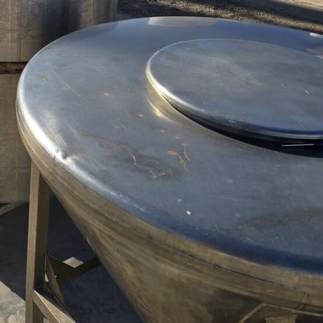 150 gallon Stainless Steel conical tank, 44.5" diameter x 42" high, removable lid - Image 2