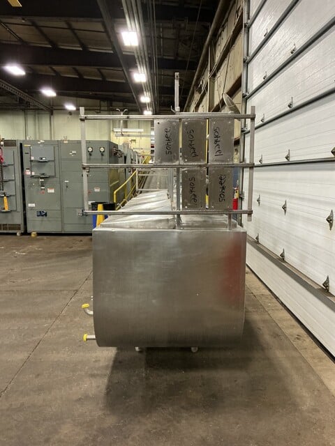 750 gallon Stainless steel, (5) compartment mixing tank, (5) motors, 1/2 HP, 230/460 V. - Image 4