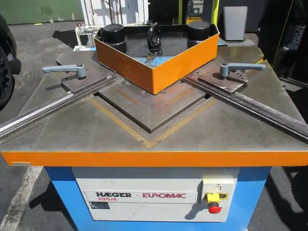 3/16" x 7" x 7" Euromac Haeger #200/4, hydraulic corner notcher, automatic hold-down - Image 4